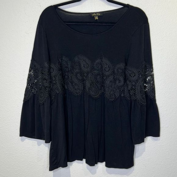 Melissa Paige Tops - Melissa Paige XL crochet black bell sleeves top